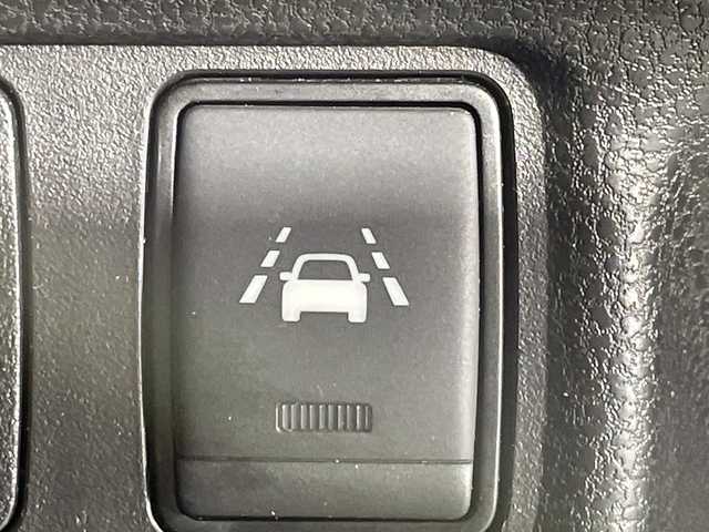 日産 ノート e－パワー X 沖縄県 2016(平28)年 5.6万km ブリリアントシルバー 県外仕入れ　/禁煙車　/純正ナビ[MM316D-W]/（フルセグＴＶ　ＣＤ　ＤＶＤ　Ｂｌｕｅｔｏｏｔｈ）　/アラウンドビューモニター　/デジタルインナーミラー　/前後ドライブレコーダー　/エマージェンシーブレーキ　/車線逸脱警報機能/横滑り防止装置/ETC/スマートキー/ステアリングスイッチ