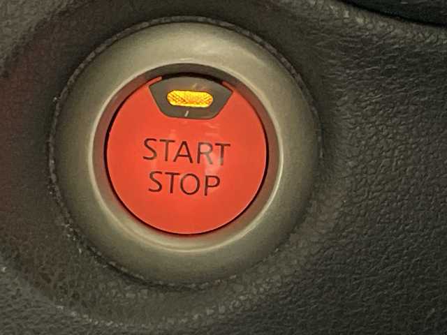 日産 ノート e－パワー X 沖縄県 2016(平28)年 5.6万km ブリリアントシルバー 県外仕入れ　/禁煙車　/純正ナビ[MM316D-W]/（フルセグＴＶ　ＣＤ　ＤＶＤ　Ｂｌｕｅｔｏｏｔｈ）　/アラウンドビューモニター　/デジタルインナーミラー　/前後ドライブレコーダー　/エマージェンシーブレーキ　/車線逸脱警報機能/横滑り防止装置/ETC/スマートキー/ステアリングスイッチ