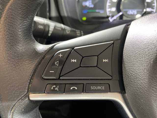 日産 ノート e－パワー X 沖縄県 2016(平28)年 5.6万km ブリリアントシルバー 県外仕入れ　/禁煙車　/純正ナビ[MM316D-W]/（フルセグＴＶ　ＣＤ　ＤＶＤ　Ｂｌｕｅｔｏｏｔｈ）　/アラウンドビューモニター　/デジタルインナーミラー　/前後ドライブレコーダー　/エマージェンシーブレーキ　/車線逸脱警報機能/横滑り防止装置/ETC/スマートキー/ステアリングスイッチ