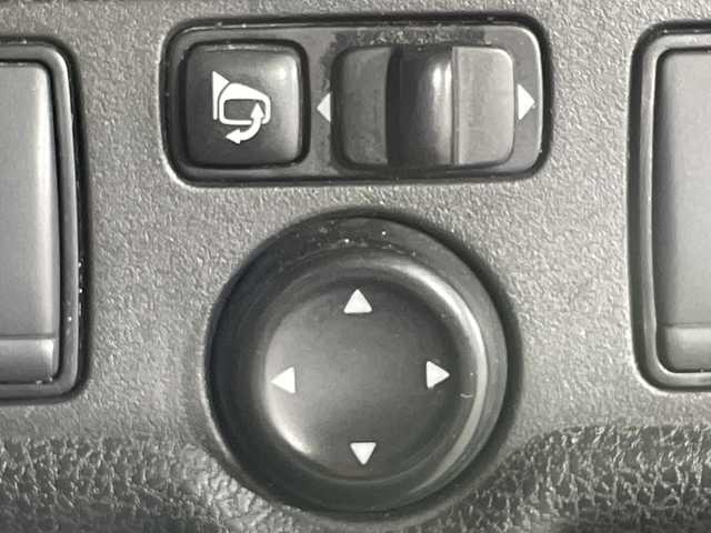 日産 ノート e－パワー X 沖縄県 2016(平28)年 5.6万km ブリリアントシルバー 県外仕入れ　/禁煙車　/純正ナビ[MM316D-W]/（フルセグＴＶ　ＣＤ　ＤＶＤ　Ｂｌｕｅｔｏｏｔｈ）　/アラウンドビューモニター　/デジタルインナーミラー　/前後ドライブレコーダー　/エマージェンシーブレーキ　/車線逸脱警報機能/横滑り防止装置/ETC/スマートキー/ステアリングスイッチ