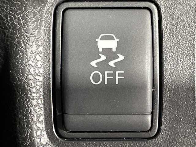 日産 ノート e－パワー X 沖縄県 2016(平28)年 5.6万km ブリリアントシルバー 県外仕入れ　/禁煙車　/純正ナビ[MM316D-W]/（フルセグＴＶ　ＣＤ　ＤＶＤ　Ｂｌｕｅｔｏｏｔｈ）　/アラウンドビューモニター　/デジタルインナーミラー　/前後ドライブレコーダー　/エマージェンシーブレーキ　/車線逸脱警報機能/横滑り防止装置/ETC/スマートキー/ステアリングスイッチ