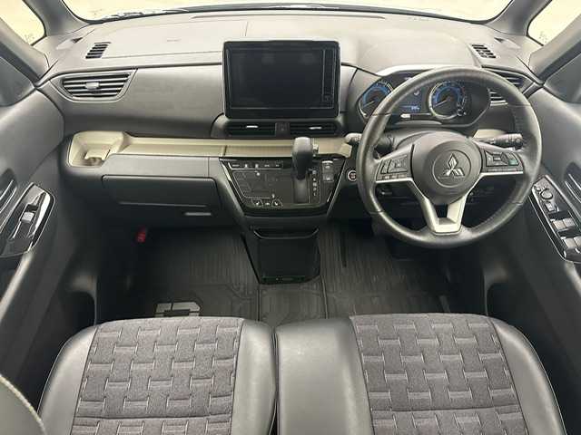 三菱 デリカミニ G プレミアム 兵庫県 2024(令6)年 0.4万km グレー 純正9インチメモリナビ　（MM223D-LM）/（FM/AM、BT、フルセグ）/両側パワースライドドア/マイパイロット/純正ドライブレコーダー/電動格納ミラー/ウィンカーミラー/デジタルインナーミラー/ステアリングヒーター/ハーフレザー/シートヒーター（D/N席）/ルーフレール/電動パーキング/オートブレーキホールド/ACC/LKA/FCM/LDW/踏み間違い防止/オートライト/LEDヘッドライト/LEDフォグランプ/純正フロアマット/プッシュスタート/スマートキー/純正15インチAW