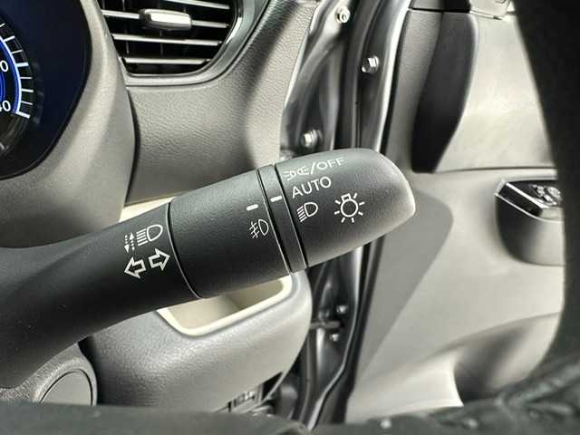 三菱 デリカミニ G プレミアム 兵庫県 2024(令6)年 0.4万km グレー 純正9インチメモリナビ　（MM223D-LM）/（FM/AM、BT、フルセグ）/両側パワースライドドア/マイパイロット/純正ドライブレコーダー/電動格納ミラー/ウィンカーミラー/デジタルインナーミラー/ステアリングヒーター/ハーフレザー/シートヒーター（D/N席）/ルーフレール/電動パーキング/オートブレーキホールド/ACC/LKA/FCM/LDW/踏み間違い防止/オートライト/LEDヘッドライト/LEDフォグランプ/純正フロアマット/プッシュスタート/スマートキー/純正15インチAW