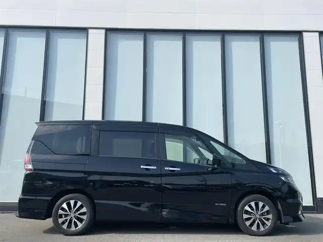 日産 セレナ ハイウェイスター 大阪府 2019(平31)年 3.9万km ダイヤモンドブラック 純正ナビ/・Bluetooth/・フルセグTV/・CD/DVD/アラウンドビューモニター/純正フリップダウンモニター/ETC/前方ドライブレコーダー/革巻きステアリング/ステアリングスイッチ/両側パワースライドドア/電動格納ミラー/シートリフター/LEDヘッドライト/フォグライト/スマートキー/プッシュスタート/エマージェンシーブレーキ/速度、道路標識表示/駐車支援/ふらつき警報