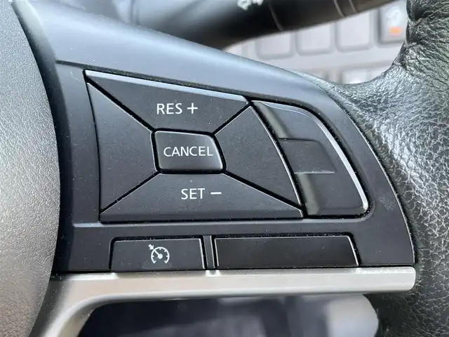 日産 セレナ ハイウェイスター 大阪府 2019(平31)年 3.9万km ダイヤモンドブラック 純正ナビ/・Bluetooth/・フルセグTV/・CD/DVD/アラウンドビューモニター/純正フリップダウンモニター/ETC/前方ドライブレコーダー/革巻きステアリング/ステアリングスイッチ/両側パワースライドドア/電動格納ミラー/シートリフター/LEDヘッドライト/フォグライト/スマートキー/プッシュスタート/エマージェンシーブレーキ/速度、道路標識表示/駐車支援/ふらつき警報