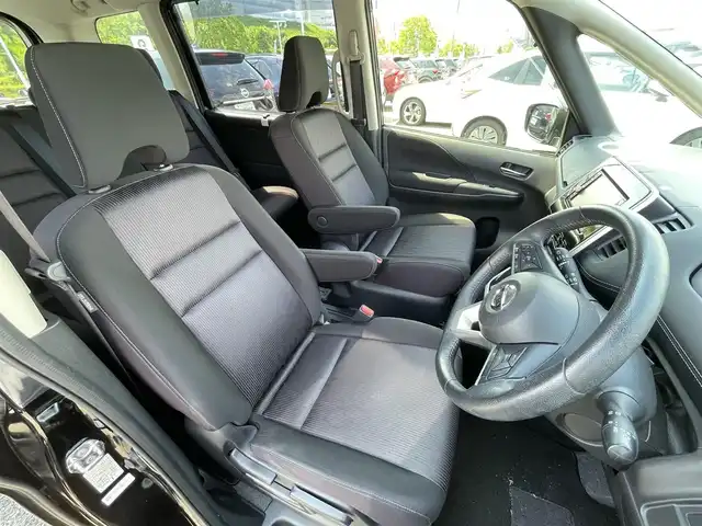 日産 セレナ ハイウェイスター 大阪府 2019(平31)年 3.9万km ダイヤモンドブラック 純正ナビ/・Bluetooth/・フルセグTV/・CD/DVD/アラウンドビューモニター/純正フリップダウンモニター/ETC/前方ドライブレコーダー/革巻きステアリング/ステアリングスイッチ/両側パワースライドドア/電動格納ミラー/シートリフター/LEDヘッドライト/フォグライト/スマートキー/プッシュスタート/エマージェンシーブレーキ/速度、道路標識表示/駐車支援/ふらつき警報
