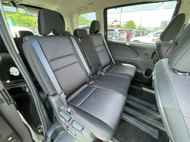 日産 セレナ ハイウェイスター 大阪府 2019(平31)年 3.9万km ダイヤモンドブラック 純正ナビ/・Bluetooth/・フルセグTV/・CD/DVD/アラウンドビューモニター/純正フリップダウンモニター/ETC/前方ドライブレコーダー/革巻きステアリング/ステアリングスイッチ/両側パワースライドドア/電動格納ミラー/シートリフター/LEDヘッドライト/フォグライト/スマートキー/プッシュスタート/エマージェンシーブレーキ/速度、道路標識表示/駐車支援/ふらつき警報