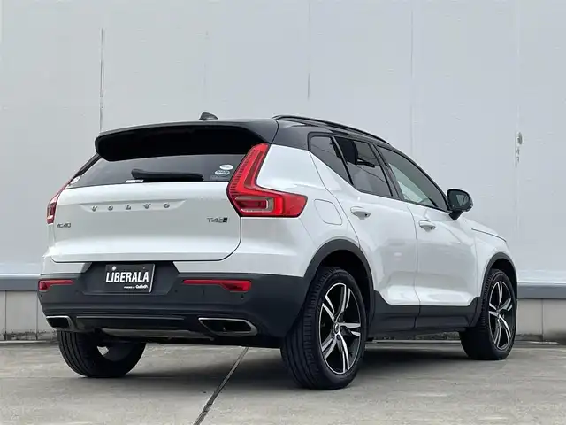 ボルボ ＸＣ４０ 東京都 2018(平30)年 3.6万km 白 インテリセーフ /ACC /BLIS /LKA /パークアシスト /アイドリングストップ /純正ナビ /360°ビュー /フルセグTV /ハーフレザーシート /パドルシフト/D/Nパワーシート /シートヒーター /デジタルメーター/ETC /パワーバックドア