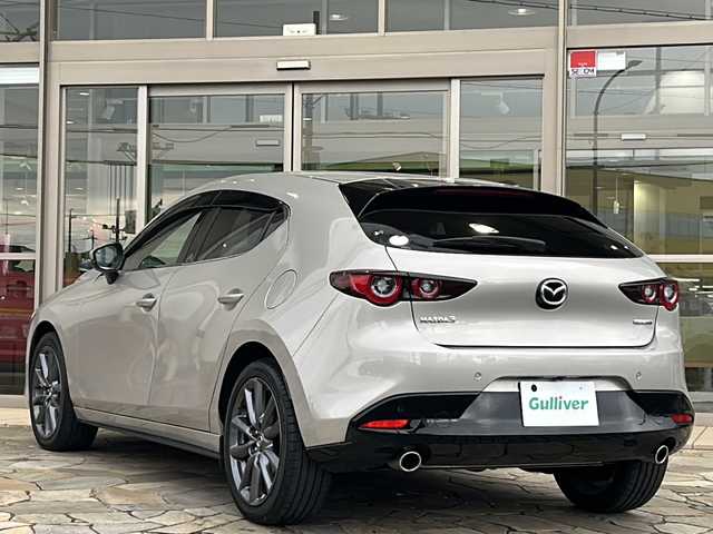 マツダ マツダ３ファストバック XD プロアクティブ ツーリングS 静岡県 2022(令4)年 1.7万km プラチナクォーツメタリック 純正ナビ/・FM/・AM/・フルセグTV/・USB/・CD/・DVD/・メモリーオーディオ/・HDMI/主要装備/・ＥＴＣ/・全方位カメラ/・レーダークルコン/・運転席＋助手席シートヒーター/・パドルシフト/・ハンドルヒーター/・サイドカーテンエアバッグ/・運転席パワーシート/・横滑り防止装置/・アイドリングストップ/・LEDヘッドライト/・オートハイビーム