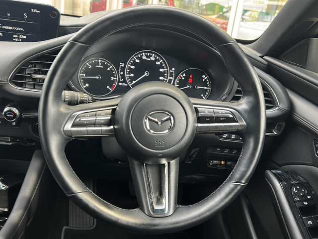 マツダ マツダ３ファストバック XD プロアクティブ ツーリングS 静岡県 2022(令4)年 1.7万km プラチナクォーツメタリック 純正ナビ/・FM/・AM/・フルセグTV/・USB/・CD/・DVD/・メモリーオーディオ/・HDMI/主要装備/・ＥＴＣ/・全方位カメラ/・レーダークルコン/・運転席＋助手席シートヒーター/・パドルシフト/・ハンドルヒーター/・サイドカーテンエアバッグ/・運転席パワーシート/・横滑り防止装置/・アイドリングストップ/・LEDヘッドライト/・オートハイビーム