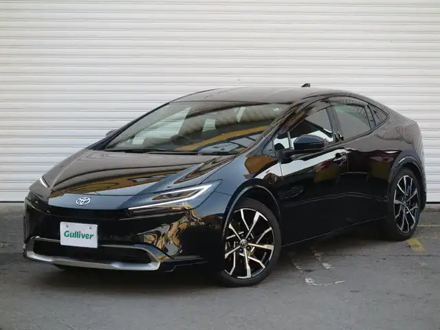 トヨタ プリウス Z 和歌山県 2023(令5)年 0.7万km アティチュードブラックマイカ ワンオーナー/プラグインハイブリッド/純正ディスプレイオーディオ/　BT/TV/AM/FM/USB/Toyota Safety Sense/ ・プリクラッシュセーフティー/ ・レーンディパーチャーアラート/ ・パーキングサポートブレーキ/ ・レーダークルーズコントロール/ ・ブラインドスポットモニタ/全方位カメラ/純正ドライブレコーダー/ビルトインETC【2.0】/前席シートヒーター/前席シートクーラー/LEDヘッドライト/オートライト/オートマチックハイビーム/スペアキー×1/革巻きハンドル/純正19インチアルミ/新車時保証書/ユーザーガイド（取扱説明書はWEBにて）