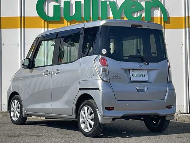 日産 デイズ ルークス X Vセレクション 埼玉県 2019(平31)年 0.6万km スターリングシルバーM 外部検査実施済み/純正ＳＤナビ＆フルセグＴＶ/（ＤＶＤ＆ＣＤ＆ＭＳＶ＆ＵＳＢ＆ＢＴ）/全周囲カメラ/ＥＴＣ/前後ドライブレコーダー/衝突軽減ブレーキ/コーナーセンサー/ステアリングリモコン/アイドリングストップ/両側パワースライドドア/純正１４inアルミホイール/電動格納ミラー/スマートキー/プッシュスタート/Ｗ＆サイドエアバッグ/横滑り防止機能/ＡＢＳ/ドアバイザー/フロアマット/取扱説明書（車両＆ナビ）/スマートスペアキー有