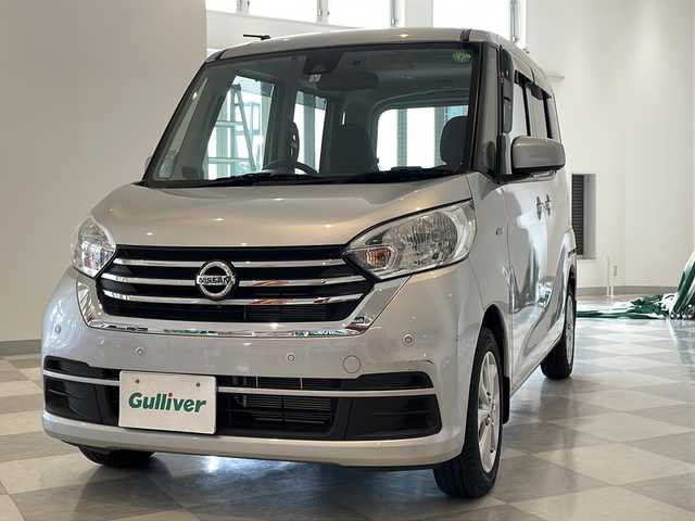 日産 デイズ ルークス X Vセレクション 福井県 2019(平31)年 0.6万km スターリングシルバーM 純正7インチSDナビ/フルセグＴＶ/アラウンドビューモニター/ETC/前後ドライブレコーダー/両側パワースライドドア/純正14インチAW/衝突軽減ブレーキ/盗難防止装置/ステアリングスイッチ/スマートキー/プッシュスタート/純正フロアマット/アイドリングストップ/横滑り防止機能/電動格納ミラー/純正ドアバイザー/取扱説明書（車両＆ナビ）/スマートスペアキー
