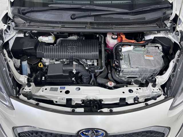 トヨタ シエンタ ハイブリッド G クエロ 佐賀県 2019(平31)年 2.1万km ホワイトパールクリスタルシャイン ワンオーナー/ディーラーOP純正9インチナビ/CD/DVD/Bluetooth/HDMI/フルセグTV/パノラミックビューモニター/ハーフレザーシート/シートヒーター＜運転席/助手席＞/ステアリングヒーター/Toyota Safety Sense /・プリクラッシュセーフティシステム/（レーザーレーダー＋単眼カメラ方式）/・レーンディパーチャーアラート/・オートマチックハイビーム/クリアランスソナー/ステアリングスイッチ/ナビ連動ドライブレコーダー/USB充電ポート/ビルドインETC/スマートキー/スペアキー/純正16インチアルミホイール