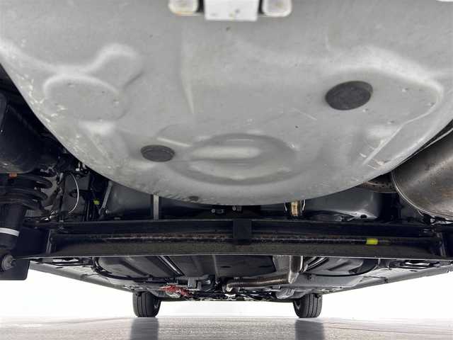 トヨタ シエンタ ハイブリッド G クエロ 佐賀県 2019(平31)年 2.1万km ホワイトパールクリスタルシャイン ワンオーナー/ディーラーOP純正9インチナビ/CD/DVD/Bluetooth/HDMI/フルセグTV/パノラミックビューモニター/ハーフレザーシート/シートヒーター＜運転席/助手席＞/ステアリングヒーター/Toyota Safety Sense /・プリクラッシュセーフティシステム/（レーザーレーダー＋単眼カメラ方式）/・レーンディパーチャーアラート/・オートマチックハイビーム/クリアランスソナー/ステアリングスイッチ/ナビ連動ドライブレコーダー/USB充電ポート/ビルドインETC/スマートキー/スペアキー/純正16インチアルミホイール