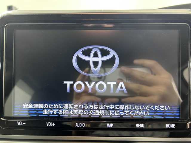 トヨタ シエンタ ハイブリッド G クエロ 佐賀県 2019(平31)年 2.1万km ホワイトパールクリスタルシャイン ワンオーナー/ディーラーOP純正9インチナビ/CD/DVD/Bluetooth/HDMI/フルセグTV/パノラミックビューモニター/ハーフレザーシート/シートヒーター＜運転席/助手席＞/ステアリングヒーター/Toyota Safety Sense /・プリクラッシュセーフティシステム/（レーザーレーダー＋単眼カメラ方式）/・レーンディパーチャーアラート/・オートマチックハイビーム/クリアランスソナー/ステアリングスイッチ/ナビ連動ドライブレコーダー/USB充電ポート/ビルドインETC/スマートキー/スペアキー/純正16インチアルミホイール