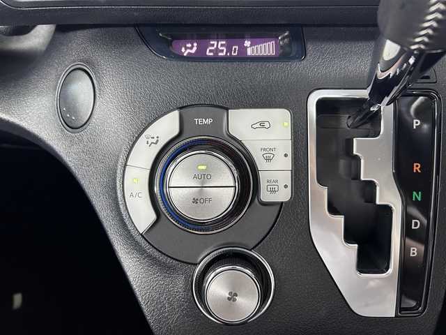 トヨタ シエンタ ハイブリッド G クエロ 佐賀県 2019(平31)年 2.1万km ホワイトパールクリスタルシャイン ワンオーナー/ディーラーOP純正9インチナビ/CD/DVD/Bluetooth/HDMI/フルセグTV/パノラミックビューモニター/ハーフレザーシート/シートヒーター＜運転席/助手席＞/ステアリングヒーター/Toyota Safety Sense /・プリクラッシュセーフティシステム/（レーザーレーダー＋単眼カメラ方式）/・レーンディパーチャーアラート/・オートマチックハイビーム/クリアランスソナー/ステアリングスイッチ/ナビ連動ドライブレコーダー/USB充電ポート/ビルドインETC/スマートキー/スペアキー/純正16インチアルミホイール