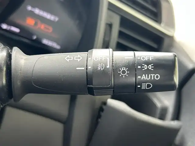 ホンダ フィット 13G L ホンダセンシング 福島県 2018(平30)年 8.3万km プラチナホワイトパール 登録時走行距離：８３/０７５ｋｍ/ワンオーナー/純正SDナビ/（FM/AM/CD/DVD/BT接続）/ETC/クルーズコントロール/電格ミラー/LEDヘッドライト/フォグランプ/純正フロアマット/社外AW/横滑り防止装置/衝突被害軽減ブレーキ/保証書/取扱説明書