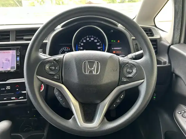 ホンダ フィット 13G L ホンダセンシング 福島県 2018(平30)年 8.3万km プラチナホワイトパール 登録時走行距離：８３/０７５ｋｍ/ワンオーナー/純正SDナビ/（FM/AM/CD/DVD/BT接続）/ETC/クルーズコントロール/電格ミラー/LEDヘッドライト/フォグランプ/純正フロアマット/社外AW/横滑り防止装置/衝突被害軽減ブレーキ/保証書/取扱説明書