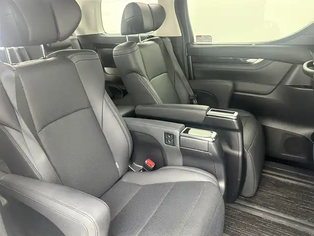 トヨタ アルファード S Cパッケージ 大阪府 2021(令3)年 3.1万km ホワイトパールクリスタルシャイン トヨタセーフティセンス/・プリクラッシュセーフティ/・レーンディパーチャーアラート/・オートマチックハイビーム/・レーダークルーズコントロール/・パーキングサポートブレーキ/・ロードサインアシスト/クリアランスソナー前後/純正フリップダウンモニター/純正ディスプレイオーディオ/ 　 CD/DVD/BT/TV/HDMI/バックカメラ/両側パワースライドドア/ハンズフリーパワーバックドア/LEDヘッドライト/黒本革シート/全席パワーシート/前席シートヒーター/前席シートクーラー/ステアリングヒーター/ウッド調ステアリング/MTモード付AT/純正18インチアルミホイール/純正フロアマット/純正ETC2.0ユニット