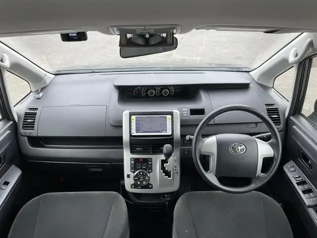 トヨタ ノア X 道央・札幌 2011(平23)年 12.5万km グレーメタリック ４WD/ワンオーナー/寒冷地仕様/純正ディーラーOPナビ/CD/SD/AUX/ワンセグ/バックカメラ/ビルトインETC/ドライブレコーダー/ECOMODE/ワイパーデアイサー/センターデフロック/片側パワースライドドア/MTモード付AT/リモコンキー/ハロゲンヘッドライト/フォグランプ/ヘッドライトレベライザー/電動格納ミラー/ウィンカーミラー/純正フロアマット/ドアバイザー/スペアキー/純正エンジンスターター