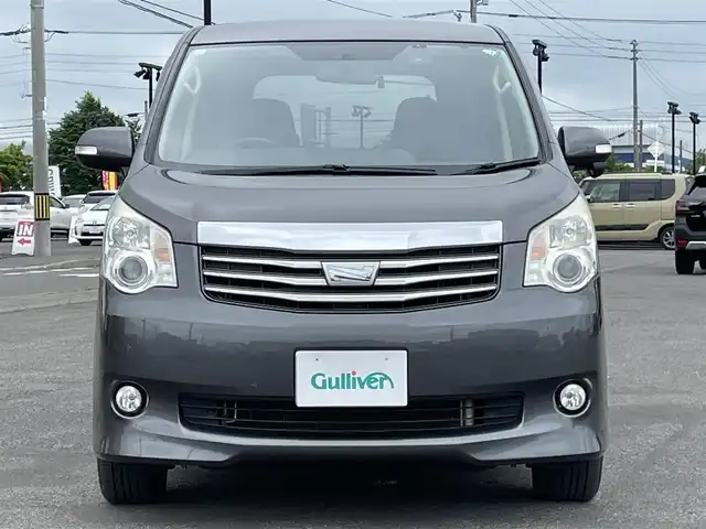 トヨタ ノア X 道央・札幌 2011(平23)年 12.5万km グレーメタリック ４WD/ワンオーナー/寒冷地仕様/純正ディーラーOPナビ/CD/SD/AUX/ワンセグ/バックカメラ/ビルトインETC/ドライブレコーダー/ECOMODE/ワイパーデアイサー/センターデフロック/片側パワースライドドア/MTモード付AT/リモコンキー/ハロゲンヘッドライト/フォグランプ/ヘッドライトレベライザー/電動格納ミラー/ウィンカーミラー/純正フロアマット/ドアバイザー/スペアキー/純正エンジンスターター