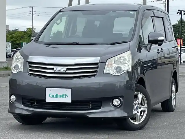 トヨタ ノア X 道央・札幌 2011(平23)年 12.5万km グレーメタリック ４WD/ワンオーナー/寒冷地仕様/純正ディーラーOPナビ/CD/SD/AUX/ワンセグ/バックカメラ/ビルトインETC/ドライブレコーダー/ECOMODE/ワイパーデアイサー/センターデフロック/片側パワースライドドア/MTモード付AT/リモコンキー/ハロゲンヘッドライト/フォグランプ/ヘッドライトレベライザー/電動格納ミラー/ウィンカーミラー/純正フロアマット/ドアバイザー/スペアキー/純正エンジンスターター