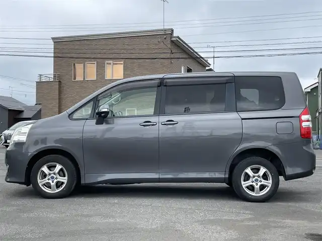 トヨタ ノア X 道央・札幌 2011(平23)年 12.5万km グレーメタリック ４WD/ワンオーナー/寒冷地仕様/純正ディーラーOPナビ/CD/SD/AUX/ワンセグ/バックカメラ/ビルトインETC/ドライブレコーダー/ECOMODE/ワイパーデアイサー/センターデフロック/片側パワースライドドア/MTモード付AT/リモコンキー/ハロゲンヘッドライト/フォグランプ/ヘッドライトレベライザー/電動格納ミラー/ウィンカーミラー/純正フロアマット/ドアバイザー/スペアキー/純正エンジンスターター