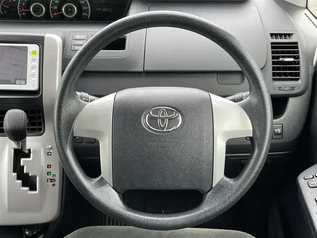 トヨタ ノア X 道央・札幌 2011(平23)年 12.5万km グレーメタリック ４WD/ワンオーナー/寒冷地仕様/純正ディーラーOPナビ/CD/SD/AUX/ワンセグ/バックカメラ/ビルトインETC/ドライブレコーダー/ECOMODE/ワイパーデアイサー/センターデフロック/片側パワースライドドア/MTモード付AT/リモコンキー/ハロゲンヘッドライト/フォグランプ/ヘッドライトレベライザー/電動格納ミラー/ウィンカーミラー/純正フロアマット/ドアバイザー/スペアキー/純正エンジンスターター