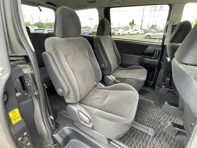 トヨタ ノア X 道央・札幌 2011(平23)年 12.5万km グレーメタリック ４WD/ワンオーナー/寒冷地仕様/純正ディーラーOPナビ/CD/SD/AUX/ワンセグ/バックカメラ/ビルトインETC/ドライブレコーダー/ECOMODE/ワイパーデアイサー/センターデフロック/片側パワースライドドア/MTモード付AT/リモコンキー/ハロゲンヘッドライト/フォグランプ/ヘッドライトレベライザー/電動格納ミラー/ウィンカーミラー/純正フロアマット/ドアバイザー/スペアキー/純正エンジンスターター