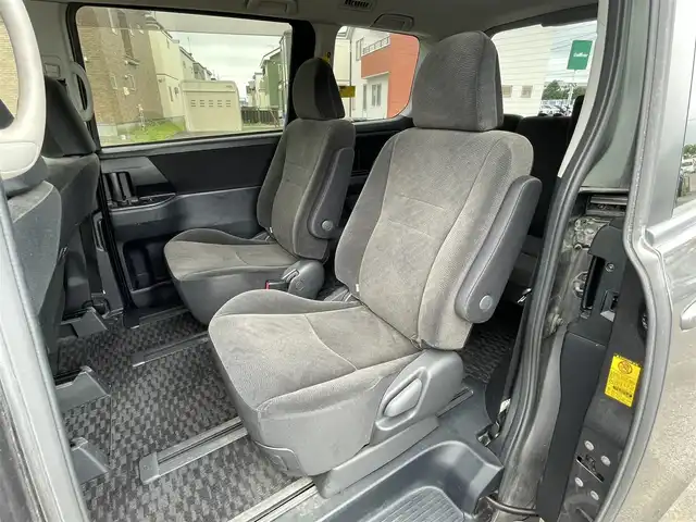 トヨタ ノア X 道央・札幌 2011(平23)年 12.5万km グレーメタリック ４WD/ワンオーナー/寒冷地仕様/純正ディーラーOPナビ/CD/SD/AUX/ワンセグ/バックカメラ/ビルトインETC/ドライブレコーダー/ECOMODE/ワイパーデアイサー/センターデフロック/片側パワースライドドア/MTモード付AT/リモコンキー/ハロゲンヘッドライト/フォグランプ/ヘッドライトレベライザー/電動格納ミラー/ウィンカーミラー/純正フロアマット/ドアバイザー/スペアキー/純正エンジンスターター