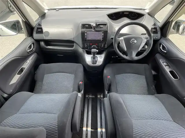 日産 セレナ 20X 滋賀県 2011(平23)年 6.6万km ブリリアントホワイトパール 禁煙車/純正ナビ/（AM/FM/CD/DVD/ワンセグTV/SD）/両側パワースライドドア/クルーズコントロール/前後ドライブレコーダー/後席フリップダウンモニター/プッシュスタート/ETC/スマートキー/スペアキー