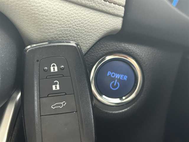 トヨタ ＲＡＶ４ ハイブリッドG 茨城県 2020(令2)年 3.2万km アティチュードブラックマイカ 純正ディスプレイオーディオ/・ナビキット（機能）有/ステアリングヒーター/全周囲カメラ/Toyota　Safety　Sense/・プリクラッシュセーフティ/・レーダークルーズコントロール/・オートマチックハイビーム/・レーントレーシングアシスト/・ブラインドスポットモニター/合皮シート/シートヒーター（前席）/ワイヤレス充電機能/純正アルミホイール/社外フロアマット/ビルトインETC/社外ドライブレコーダー［HDR360GW］（360°）
