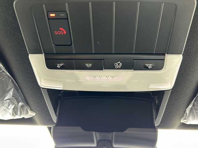 三菱 トライトン GSR 岐阜県 2024(令6)年 0.6万km ガンＭ 純正ナビ9インチナビゲーション/AM/FM/TV/USB1/USB2/Bluetooth /Apple CarPlay/AndoroidAuto/革巻きステアリング/ステアリングヒーター/レザーシート/シートヒーター（D/N席）/パワーシート（D席）/LEDヘッドライト（光軸調整機構付）/電動格納式ヒーテッドドアミラー/ルーフレール/7インチカラー液晶メーター/左右独立温度コントロール式フルオートエアコン］/スーパーセレクト4WD-II/アクティブヨーコントロール［AYC］/アクティブスタビリティ＆トラクションコントロール［ASTC］/アクティブLSD（ブレーキ制御タイプ）/トレーラースタビリティアシスト［TSA］/e-Assist（運転支援機能)/衝突被害軽減ブレーキシステム［FCM］（歩行者・自転車運転者検知付）/踏み間違い衝突防止アシスト［EAPM］/車線逸脱警報システム［LDW］＆車線逸脱防止支援機能［LDP］/後側方車両検知警報システム（レーンチェンジアシスト機能付）［BSW/LCA］/標識認識システム［TSR］オートマチックハイビーム［AHB］/後退時交差車両検知警報システム［RCTA］/レーダークルーズコントロールシステム［ACC］/ふらつき警報［DAA］