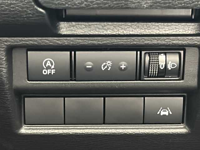 三菱 トライトン GSR 岐阜県 2024(令6)年 0.6万km ガンＭ 純正ナビ9インチナビゲーション/AM/FM/TV/USB1/USB2/Bluetooth /Apple CarPlay/AndoroidAuto/革巻きステアリング/ステアリングヒーター/レザーシート/シートヒーター（D/N席）/パワーシート（D席）/LEDヘッドライト（光軸調整機構付）/電動格納式ヒーテッドドアミラー/ルーフレール/7インチカラー液晶メーター/左右独立温度コントロール式フルオートエアコン］/スーパーセレクト4WD-II/アクティブヨーコントロール［AYC］/アクティブスタビリティ＆トラクションコントロール［ASTC］/アクティブLSD（ブレーキ制御タイプ）/トレーラースタビリティアシスト［TSA］/e-Assist（運転支援機能)/衝突被害軽減ブレーキシステム［FCM］（歩行者・自転車運転者検知付）/踏み間違い衝突防止アシスト［EAPM］/車線逸脱警報システム［LDW］＆車線逸脱防止支援機能［LDP］/後側方車両検知警報システム（レーンチェンジアシスト機能付）［BSW/LCA］/標識認識システム［TSR］オートマチックハイビーム［AHB］/後退時交差車両検知警報システム［RCTA］/レーダークルーズコントロールシステム［ACC］/ふらつき警報［DAA］