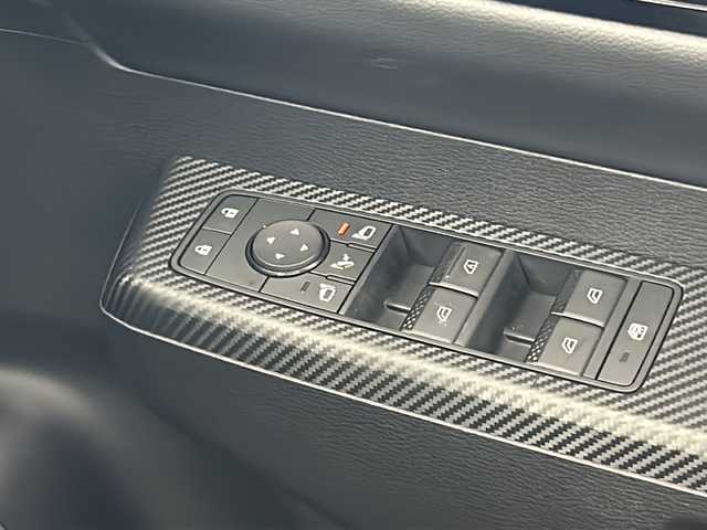 三菱 トライトン GSR 岐阜県 2024(令6)年 0.6万km ガンＭ 純正ナビ9インチナビゲーション/AM/FM/TV/USB1/USB2/Bluetooth /Apple CarPlay/AndoroidAuto/革巻きステアリング/ステアリングヒーター/レザーシート/シートヒーター（D/N席）/パワーシート（D席）/LEDヘッドライト（光軸調整機構付）/電動格納式ヒーテッドドアミラー/ルーフレール/7インチカラー液晶メーター/左右独立温度コントロール式フルオートエアコン］/スーパーセレクト4WD-II/アクティブヨーコントロール［AYC］/アクティブスタビリティ＆トラクションコントロール［ASTC］/アクティブLSD（ブレーキ制御タイプ）/トレーラースタビリティアシスト［TSA］/e-Assist（運転支援機能)/衝突被害軽減ブレーキシステム［FCM］（歩行者・自転車運転者検知付）/踏み間違い衝突防止アシスト［EAPM］/車線逸脱警報システム［LDW］＆車線逸脱防止支援機能［LDP］/後側方車両検知警報システム（レーンチェンジアシスト機能付）［BSW/LCA］/標識認識システム［TSR］オートマチックハイビーム［AHB］/後退時交差車両検知警報システム［RCTA］/レーダークルーズコントロールシステム［ACC］/ふらつき警報［DAA］