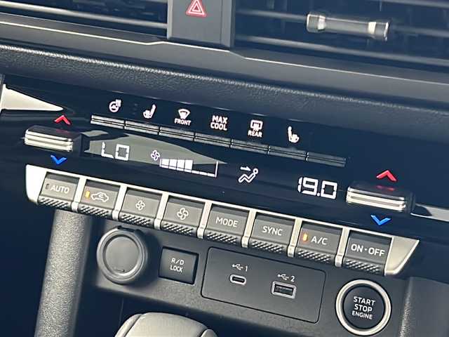 三菱 トライトン GSR 岐阜県 2024(令6)年 0.6万km ガンＭ 純正ナビ9インチナビゲーション/AM/FM/TV/USB1/USB2/Bluetooth /Apple CarPlay/AndoroidAuto/革巻きステアリング/ステアリングヒーター/レザーシート/シートヒーター（D/N席）/パワーシート（D席）/LEDヘッドライト（光軸調整機構付）/電動格納式ヒーテッドドアミラー/ルーフレール/7インチカラー液晶メーター/左右独立温度コントロール式フルオートエアコン］/スーパーセレクト4WD-II/アクティブヨーコントロール［AYC］/アクティブスタビリティ＆トラクションコントロール［ASTC］/アクティブLSD（ブレーキ制御タイプ）/トレーラースタビリティアシスト［TSA］/e-Assist（運転支援機能)/衝突被害軽減ブレーキシステム［FCM］（歩行者・自転車運転者検知付）/踏み間違い衝突防止アシスト［EAPM］/車線逸脱警報システム［LDW］＆車線逸脱防止支援機能［LDP］/後側方車両検知警報システム（レーンチェンジアシスト機能付）［BSW/LCA］/標識認識システム［TSR］オートマチックハイビーム［AHB］/後退時交差車両検知警報システム［RCTA］/レーダークルーズコントロールシステム［ACC］/ふらつき警報［DAA］