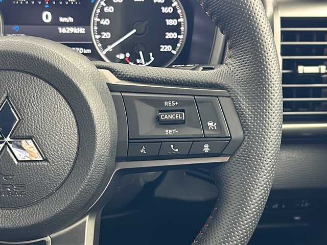 三菱 トライトン GSR 岐阜県 2024(令6)年 0.6万km ガンＭ 純正ナビ9インチナビゲーション/AM/FM/TV/USB1/USB2/Bluetooth /Apple CarPlay/AndoroidAuto/革巻きステアリング/ステアリングヒーター/レザーシート/シートヒーター（D/N席）/パワーシート（D席）/LEDヘッドライト（光軸調整機構付）/電動格納式ヒーテッドドアミラー/ルーフレール/7インチカラー液晶メーター/左右独立温度コントロール式フルオートエアコン］/スーパーセレクト4WD-II/アクティブヨーコントロール［AYC］/アクティブスタビリティ＆トラクションコントロール［ASTC］/アクティブLSD（ブレーキ制御タイプ）/トレーラースタビリティアシスト［TSA］/e-Assist（運転支援機能)/衝突被害軽減ブレーキシステム［FCM］（歩行者・自転車運転者検知付）/踏み間違い衝突防止アシスト［EAPM］/車線逸脱警報システム［LDW］＆車線逸脱防止支援機能［LDP］/後側方車両検知警報システム（レーンチェンジアシスト機能付）［BSW/LCA］/標識認識システム［TSR］オートマチックハイビーム［AHB］/後退時交差車両検知警報システム［RCTA］/レーダークルーズコントロールシステム［ACC］/ふらつき警報［DAA］