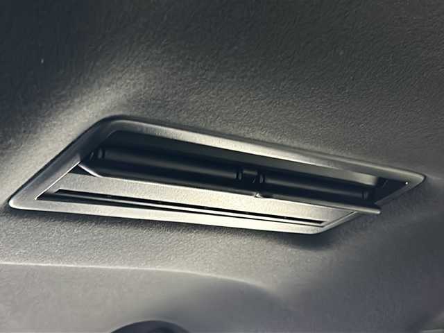 三菱 トライトン GSR 岐阜県 2024(令6)年 0.6万km ガンＭ 純正ナビ9インチナビゲーション/AM/FM/TV/USB1/USB2/Bluetooth /Apple CarPlay/AndoroidAuto/革巻きステアリング/ステアリングヒーター/レザーシート/シートヒーター（D/N席）/パワーシート（D席）/LEDヘッドライト（光軸調整機構付）/電動格納式ヒーテッドドアミラー/ルーフレール/7インチカラー液晶メーター/左右独立温度コントロール式フルオートエアコン］/スーパーセレクト4WD-II/アクティブヨーコントロール［AYC］/アクティブスタビリティ＆トラクションコントロール［ASTC］/アクティブLSD（ブレーキ制御タイプ）/トレーラースタビリティアシスト［TSA］/e-Assist（運転支援機能)/衝突被害軽減ブレーキシステム［FCM］（歩行者・自転車運転者検知付）/踏み間違い衝突防止アシスト［EAPM］/車線逸脱警報システム［LDW］＆車線逸脱防止支援機能［LDP］/後側方車両検知警報システム（レーンチェンジアシスト機能付）［BSW/LCA］/標識認識システム［TSR］オートマチックハイビーム［AHB］/後退時交差車両検知警報システム［RCTA］/レーダークルーズコントロールシステム［ACC］/ふらつき警報［DAA］