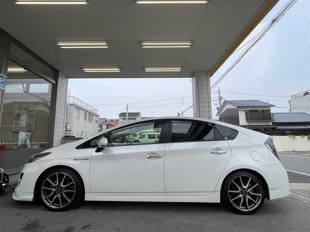 トヨタ プリウス S ツーリングセレ G’s 愛知県 2014(平26)年 6.2万km ホワイトパールクリスタルシャイン /当店買取/禁煙///純正ナビNSZT-W62G//バックカメラ//CD/DVD/SD/フルセグTV/Bluetooth//LEDBEAM/HID/Aライト//専用18アルミ/専用革巻きステア/専用エアロ//社外Fリップスポイラー//SRSカーテンエアバック//社外シートカバー//保証書/取説/ナビ取説