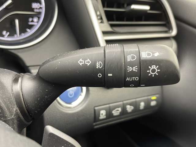 トヨタ カムリ WSレザーパッケージ 千葉県 2019(平31)年 4.2万km プラチナホワイトパールマイカ 衝突軽減ブレーキ/レーンキープアシスト/レーダークルーズコントロール/前後コーナーセンサー/ヘッドアップディスプレイ/ブラインドスポットモニター/電動リアゲート/前席シートヒーター/前席パワーシート/レザーシート/純正SDナビ/　DVD/CD/BT/FM/AM/フルセグTV/ステアリングスイッチ/LEDヘッドライト/オートライトハイビーム/純正アルミホイール/純正フロアマット