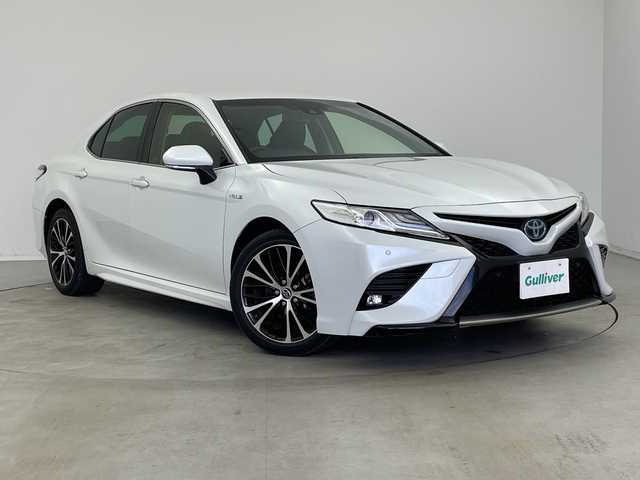 トヨタ カムリ WSレザーパッケージ 新潟県 2019(平31)年 4.2万km プラチナホワイトパールマイカ 純正SDナビ/　DVD/CD/Bluetooth/FM/AM/フルセグTV/トヨタセーフティセンス/・プリクラッシュセーフティ/・レーダークルーズコントロール/・レーントレーシングアシスト/・オートマチックハイビーム/・ロードサインアシスト/リアクロストラフィックアラート/前後コーナーセンサー/ヘッドアップディスプレイ/ブラインドスポットモニター/電動リアゲート/前席シートヒーター/前席パワーシート/レザーシート/LEDヘッドライト/オートライトハイビーム/レザーステアリング/ステアリングスイッチ