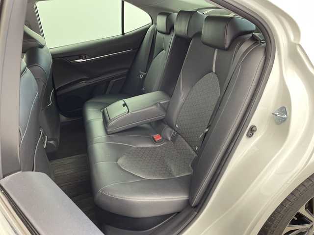 トヨタ カムリ WSレザーパッケージ 新潟県 2019(平31)年 4.2万km プラチナホワイトパールマイカ 純正SDナビ/　DVD/CD/Bluetooth/FM/AM/フルセグTV/トヨタセーフティセンス/・プリクラッシュセーフティ/・レーダークルーズコントロール/・レーントレーシングアシスト/・オートマチックハイビーム/・ロードサインアシスト/リアクロストラフィックアラート/前後コーナーセンサー/ヘッドアップディスプレイ/ブラインドスポットモニター/電動リアゲート/前席シートヒーター/前席パワーシート/レザーシート/LEDヘッドライト/オートライトハイビーム/レザーステアリング/ステアリングスイッチ