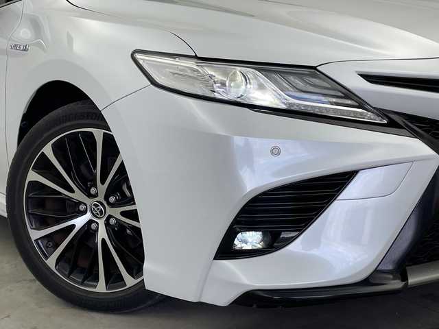 トヨタ カムリ WSレザーパッケージ 新潟県 2019(平31)年 4.2万km プラチナホワイトパールマイカ 純正SDナビ/　DVD/CD/Bluetooth/FM/AM/フルセグTV/トヨタセーフティセンス/・プリクラッシュセーフティ/・レーダークルーズコントロール/・レーントレーシングアシスト/・オートマチックハイビーム/・ロードサインアシスト/リアクロストラフィックアラート/前後コーナーセンサー/ヘッドアップディスプレイ/ブラインドスポットモニター/電動リアゲート/前席シートヒーター/前席パワーシート/レザーシート/LEDヘッドライト/オートライトハイビーム/レザーステアリング/ステアリングスイッチ