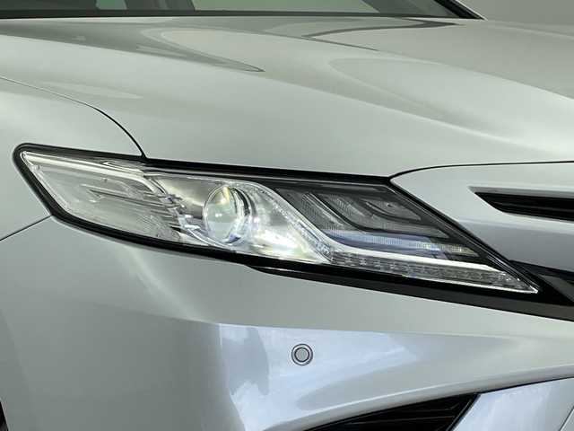 トヨタ カムリ WSレザーパッケージ 新潟県 2019(平31)年 4.2万km プラチナホワイトパールマイカ 純正SDナビ/　DVD/CD/Bluetooth/FM/AM/フルセグTV/トヨタセーフティセンス/・プリクラッシュセーフティ/・レーダークルーズコントロール/・レーントレーシングアシスト/・オートマチックハイビーム/・ロードサインアシスト/リアクロストラフィックアラート/前後コーナーセンサー/ヘッドアップディスプレイ/ブラインドスポットモニター/電動リアゲート/前席シートヒーター/前席パワーシート/レザーシート/LEDヘッドライト/オートライトハイビーム/レザーステアリング/ステアリングスイッチ