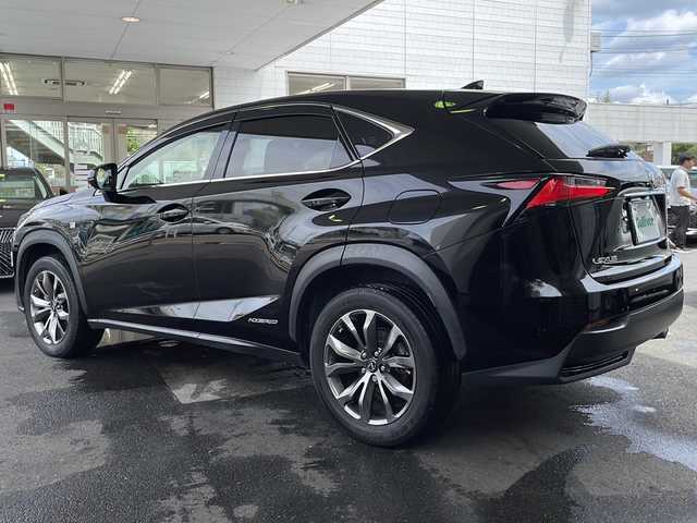 レクサス ＮＸ 300h Fスポーツ 京都府 2014(平26)年 10万km ブラック ３眼ＬＥＤライト　/フォグランプ/ウィンカーミラー/サンルーフ　/サイドカメラ　/バックカメラ　/ナノイー　/ステアリングヒーター　/シートヒーター＆ベンチレーター　　/純正SDナビ7インチ/ブルーレイ再生可能/Ｂｌｕｅｔｏｏｔｈ接続/クリアランスソナー　/クルーズコントロール/ブレーキホールド/パドルシフト/スマートキー/ワンセグTV/電動リアゲート/禁煙車