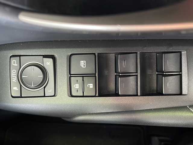 レクサス ＮＸ 300h Fスポーツ 京都府 2014(平26)年 10万km ブラック ３眼ＬＥＤライト　/フォグランプ/ウィンカーミラー/サンルーフ　/サイドカメラ　/バックカメラ　/ナノイー　/ステアリングヒーター　/シートヒーター＆ベンチレーター　　/純正SDナビ7インチ/ブルーレイ再生可能/Ｂｌｕｅｔｏｏｔｈ接続/クリアランスソナー　/クルーズコントロール/ブレーキホールド/パドルシフト/スマートキー/ワンセグTV/電動リアゲート/禁煙車