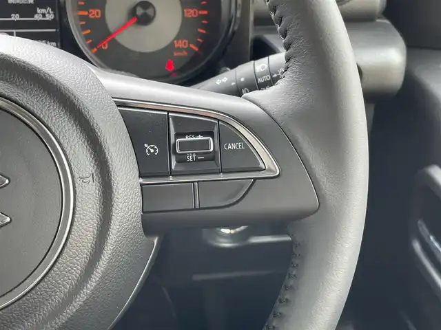 スズキ ジムニー XC 東京都 2025(令7)年 0.1万km ジャングルグリーン 社外メモリナビ＆フルセグ/・BluetoothAudio　/・CD/SD/DVD/AM/FM/ＬＥＤヘッドランプ　/クルーズコントロール　/セーフティサポート　/・デュアルカメラブレーキサポート　/・誤発進抑制機能　/・車線逸脱警報　/・ふらつき警報　/・先行車発進お知らせ機能　/・アイドリングストップ/純正フロアマット/プッシュエンジンスタート/スマートキー/電動格納ミラー/Wエアバック＆ABS/保証書＆取説