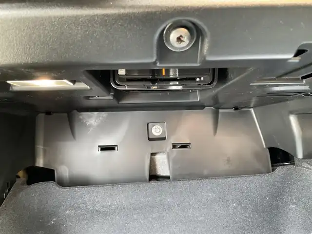 ボルボ ボルボ ＸＣ６０ アルティメット B5 AWD 熊本県 2023(令5)年 1.2万km ぺブルグレー ・スマートキー/・プッシュスタート/・パノラマサンルーフ/・Pilot Assist/・レーンキープエイド/・ロードサインインフォメーション/・前車発進通知/・衝突回避/・パークアシスト/・ブラインドスポットモニター/・ドライバーアラート/・クロストラフィックアシスト/・レーンアシスト/・アクティブハイビーム/・クルーズコントロール(追従式)/・茶革シート/・前席パワーシート/・全席シートヒーター /・前席エアシート /・純正メモリナビ/　【Bluetooth・USB・AppleCarPlay・AndroidAuto】/・全方位カメラ/・ETC/・ワイヤレス充電/・パワーバクドア/・LEDヘッドランプ/・LEDフォグランプ/・純正マット