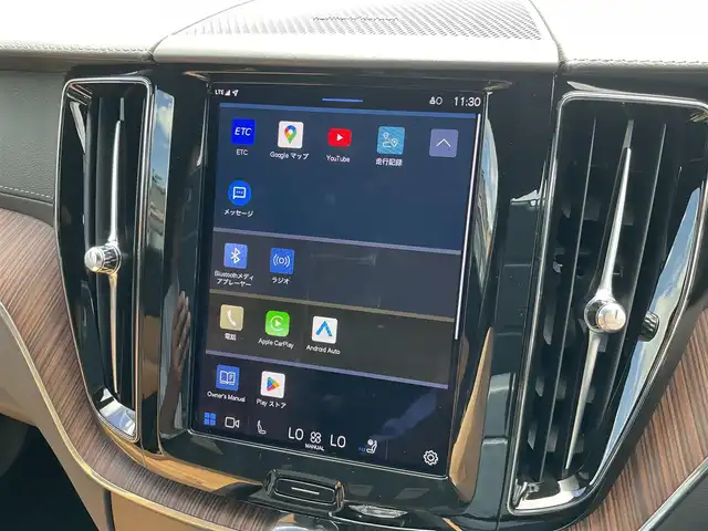 ボルボ ボルボ ＸＣ６０ アルティメット B5 AWD 熊本県 2023(令5)年 1.2万km ぺブルグレー ・スマートキー/・プッシュスタート/・パノラマサンルーフ/・Pilot Assist/・レーンキープエイド/・ロードサインインフォメーション/・前車発進通知/・衝突回避/・パークアシスト/・ブラインドスポットモニター/・ドライバーアラート/・クロストラフィックアシスト/・レーンアシスト/・アクティブハイビーム/・クルーズコントロール(追従式)/・茶革シート/・前席パワーシート/・全席シートヒーター /・前席エアシート /・純正メモリナビ/　【Bluetooth・USB・AppleCarPlay・AndroidAuto】/・全方位カメラ/・ETC/・ワイヤレス充電/・パワーバクドア/・LEDヘッドランプ/・LEDフォグランプ/・純正マット